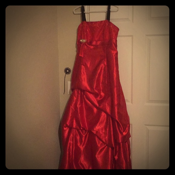 Red formal dress - Picture 1 of 1